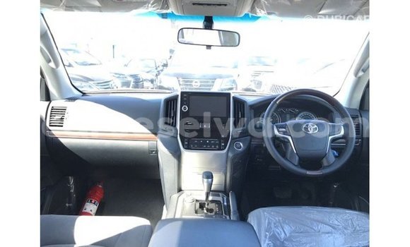 Acheter Import Voiture Toyota Land Cruiser Blanc à Import - Dubai, East Mahé Acheter Import Voiture Toyota Land Cruiser Blanc à Import - Dubai, East Mahé