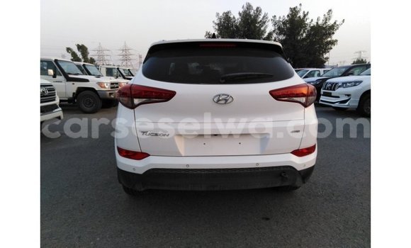 Acheter Import Voiture Hyundai Tucson Blanc à Import - Dubai, East Mahé Acheter Import Voiture Hyundai Tucson Blanc à Import - Dubai, East Mahé