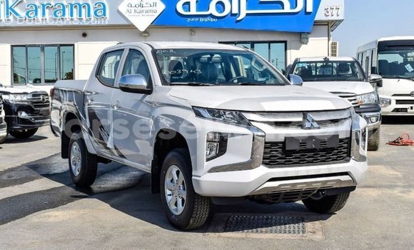 Acheter Import Voiture Mitsubishi L200 Blanc à Import - Dubai, East Mahé Acheter Import Voiture Mitsubishi L200 Blanc à Import - Dubai, East Mahé