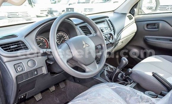 Acheter Import Voiture Mitsubishi L200 Blanc à Import - Dubai, East Mahé Acheter Import Voiture Mitsubishi L200 Blanc à Import - Dubai, East Mahé