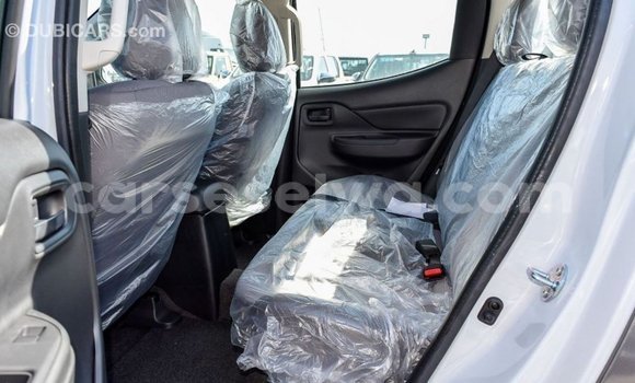 Acheter Import Voiture Mitsubishi L200 Blanc à Import - Dubai, East Mahé Acheter Import Voiture Mitsubishi L200 Blanc à Import - Dubai, East Mahé