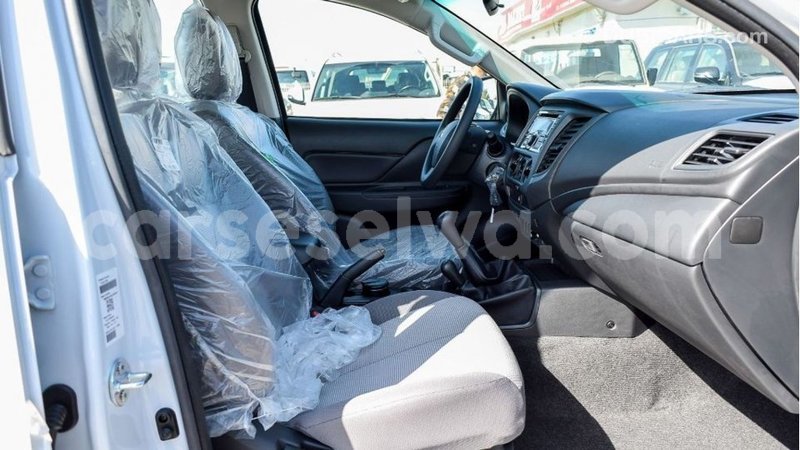 Big with watermark mitsubishi l200 east mahe import dubai 5935