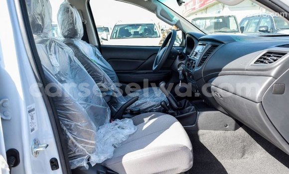 Acheter Import Voiture Mitsubishi L200 Blanc à Import - Dubai, East Mahé Acheter Import Voiture Mitsubishi L200 Blanc à Import - Dubai, East Mahé