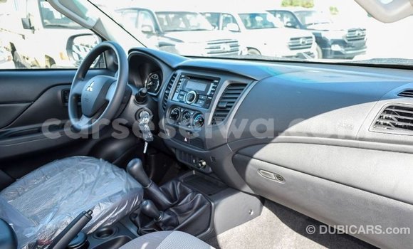 Acheter Import Voiture Mitsubishi L200 Blanc à Import - Dubai, East Mahé Acheter Import Voiture Mitsubishi L200 Blanc à Import - Dubai, East Mahé