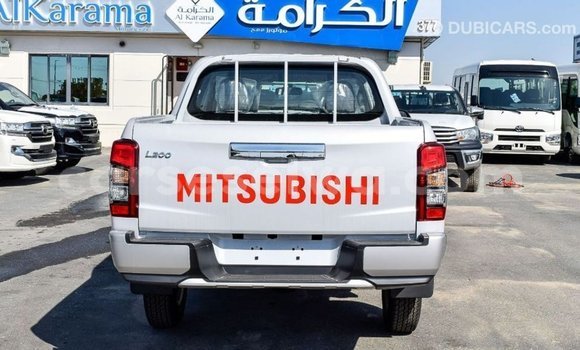 Acheter Import Voiture Mitsubishi L200 Blanc à Import - Dubai, East Mahé Acheter Import Voiture Mitsubishi L200 Blanc à Import - Dubai, East Mahé