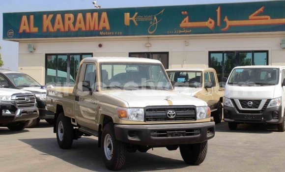 Acheter Import Voiture Toyota Land Cruiser Beige à Import - Dubai, East Mahé Acheter Import Voiture Toyota Land Cruiser Beige à Import - Dubai, East Mahé