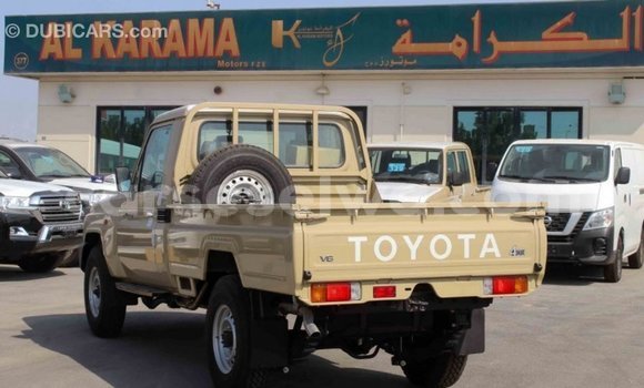 Acheter Import Voiture Toyota Land Cruiser Beige à Import - Dubai, East Mahé Acheter Import Voiture Toyota Land Cruiser Beige à Import - Dubai, East Mahé