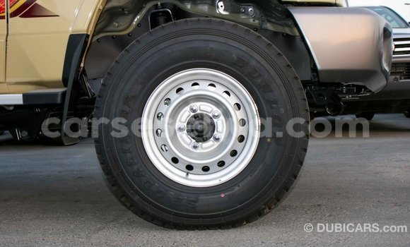 Acheter Import Voiture Toyota Land Cruiser Beige à Import - Dubai, East Mahé Acheter Import Voiture Toyota Land Cruiser Beige à Import - Dubai, East Mahé