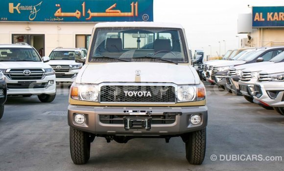 Acheter Import Voiture Toyota Land Cruiser Beige à Import - Dubai, East Mahé Acheter Import Voiture Toyota Land Cruiser Beige à Import - Dubai, East Mahé