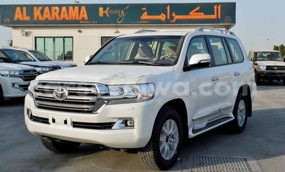 Acheter Import Voiture Toyota Land Cruiser Blanc à Import - Dubai, East Mahé Acheter Import Voiture Toyota Land Cruiser Blanc à Import - Dubai, East Mahé