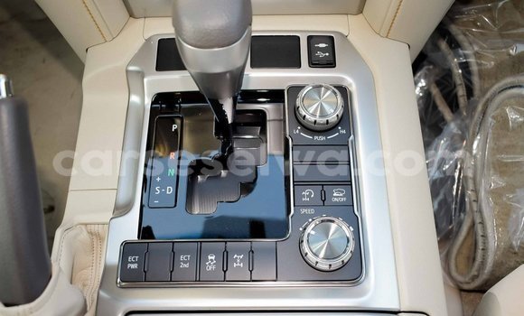 Acheter Import Voiture Toyota Land Cruiser Blanc à Import - Dubai, East Mahé Acheter Import Voiture Toyota Land Cruiser Blanc à Import - Dubai, East Mahé
