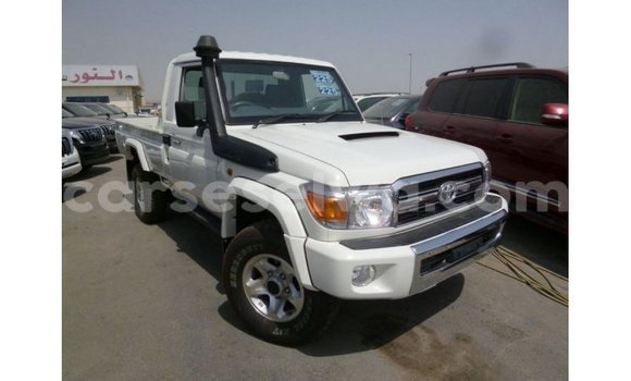 Buy Import Toyota Land Cruiser White Car in Import - Dubai in East Mahé Buy Import Toyota Land Cruiser White Car in Import - Dubai in East Mahé