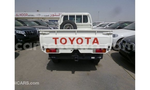 Buy Import Toyota Land Cruiser White Car in Import - Dubai in East Mahé Buy Import Toyota Land Cruiser White Car in Import - Dubai in East Mahé