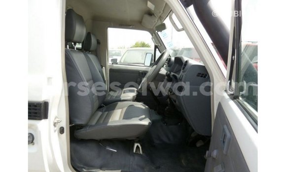Buy Import Toyota Land Cruiser White Car in Import - Dubai in East Mahé Buy Import Toyota Land Cruiser White Car in Import - Dubai in East Mahé