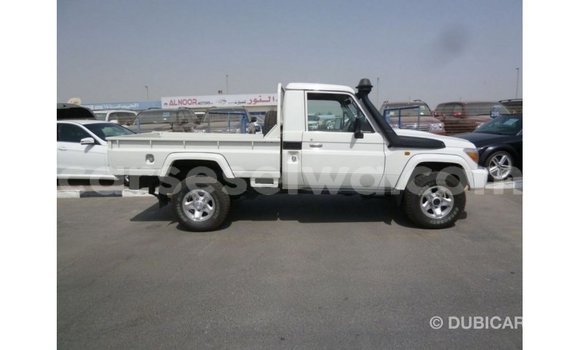 Buy Import Toyota Land Cruiser White Car in Import - Dubai in East Mahé Buy Import Toyota Land Cruiser White Car in Import - Dubai in East Mahé
