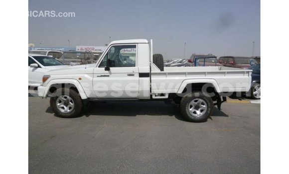 Buy Import Toyota Land Cruiser White Car in Import - Dubai in East Mahé Buy Import Toyota Land Cruiser White Car in Import - Dubai in East Mahé