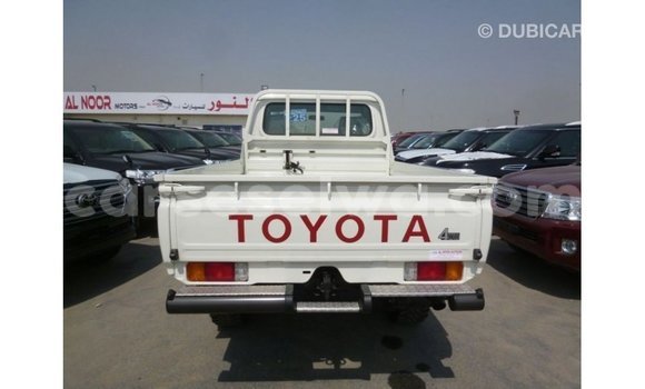 Buy Import Toyota Land Cruiser White Car in Import - Dubai in East Mahé Buy Import Toyota Land Cruiser White Car in Import - Dubai in East Mahé