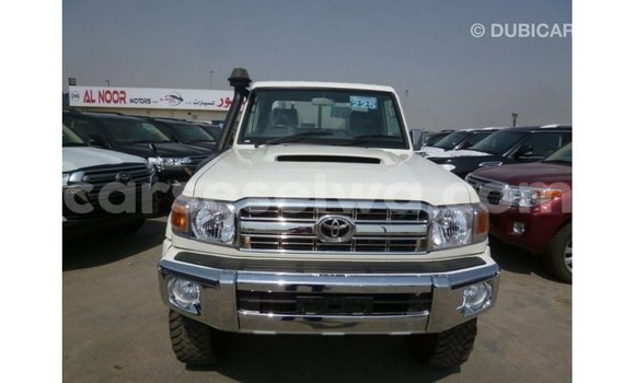 Buy Import Toyota Land Cruiser White Car in Import - Dubai in East Mahé Buy Import Toyota Land Cruiser White Car in Import - Dubai in East Mahé