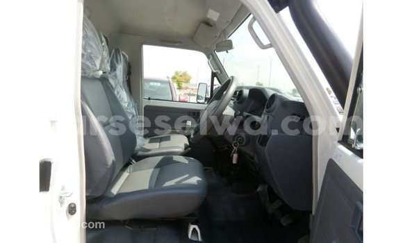 Buy Import Toyota Land Cruiser White Car in Import - Dubai in East Mahé Buy Import Toyota Land Cruiser White Car in Import - Dubai in East Mahé