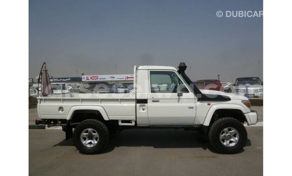 Buy Import Toyota Land Cruiser White Car in Import - Dubai in East Mahé Buy Import Toyota Land Cruiser White Car in Import - Dubai in East Mahé