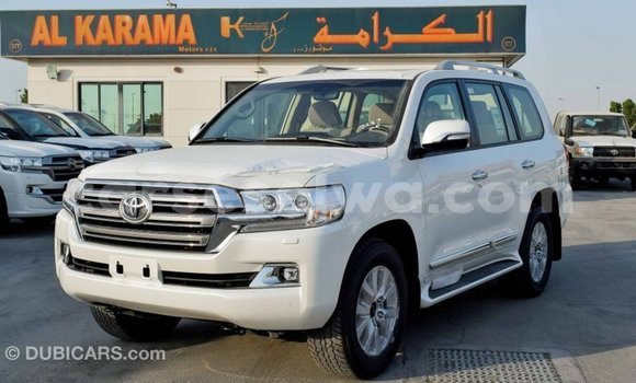 Acheter Import Voiture Toyota Land Cruiser Blanc à Import - Dubai, East Mahé Acheter Import Voiture Toyota Land Cruiser Blanc à Import - Dubai, East Mahé
