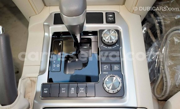 Acheter Import Voiture Toyota Land Cruiser Blanc à Import - Dubai, East Mahé Acheter Import Voiture Toyota Land Cruiser Blanc à Import - Dubai, East Mahé