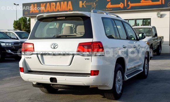 Acheter Import Voiture Toyota Land Cruiser Blanc à Import - Dubai, East Mahé Acheter Import Voiture Toyota Land Cruiser Blanc à Import - Dubai, East Mahé