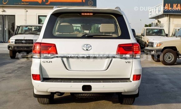 Acheter Import Voiture Toyota Land Cruiser Blanc à Import - Dubai, East Mahé Acheter Import Voiture Toyota Land Cruiser Blanc à Import - Dubai, East Mahé