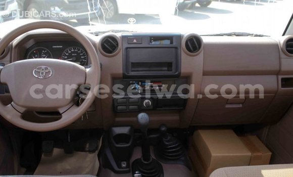 Acheter Import Voiture Toyota Land Cruiser Beige à Import - Dubai, East Mahé Acheter Import Voiture Toyota Land Cruiser Beige à Import - Dubai, East Mahé