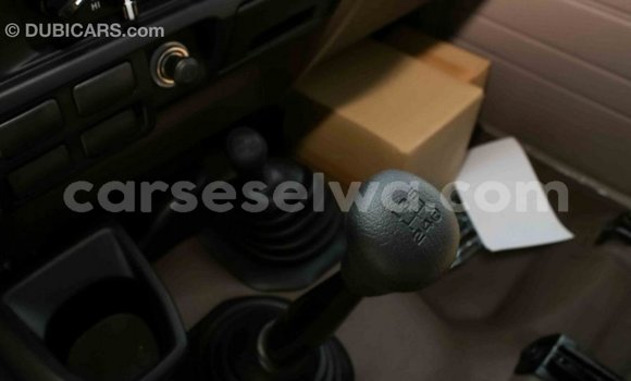 Acheter Import Voiture Toyota Land Cruiser Beige à Import - Dubai, East Mahé Acheter Import Voiture Toyota Land Cruiser Beige à Import - Dubai, East Mahé