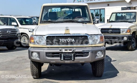 Buy Import Toyota Land Cruiser Beige Car in Import - Dubai in East Mahé Buy Import Toyota Land Cruiser Beige Car in Import - Dubai in East Mahé