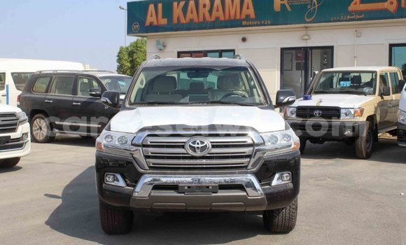 Acheter Import Voiture Toyota Land Cruiser Noir à Import - Dubai, East Mahé Acheter Import Voiture Toyota Land Cruiser Noir à Import - Dubai, East Mahé