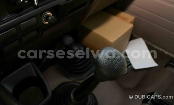 Acheter Import Voiture Toyota Land Cruiser Beige à Import - Dubai, East Mahé Acheter Import Voiture Toyota Land Cruiser Beige à Import - Dubai, East Mahé