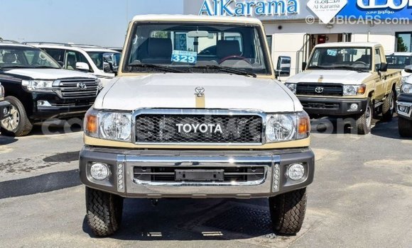 Acheter Import Voiture Toyota Land Cruiser Beige à Import - Dubai, East Mahé Acheter Import Voiture Toyota Land Cruiser Beige à Import - Dubai, East Mahé