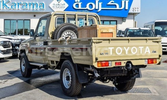 Acheter Import Voiture Toyota Land Cruiser Beige à Import - Dubai, East Mahé Acheter Import Voiture Toyota Land Cruiser Beige à Import - Dubai, East Mahé