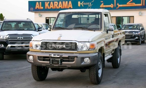 Acheter Import Voiture Toyota Land Cruiser Beige à Import - Dubai, East Mahé Acheter Import Voiture Toyota Land Cruiser Beige à Import - Dubai, East Mahé