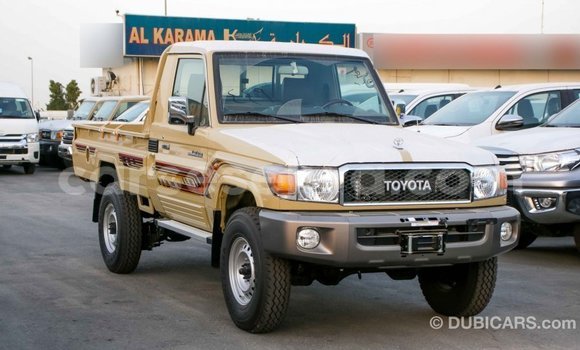 Acheter Import Voiture Toyota Land Cruiser Beige à Import - Dubai, East Mahé Acheter Import Voiture Toyota Land Cruiser Beige à Import - Dubai, East Mahé