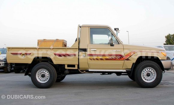 Acheter Import Voiture Toyota Land Cruiser Beige à Import - Dubai, East Mahé Acheter Import Voiture Toyota Land Cruiser Beige à Import - Dubai, East Mahé