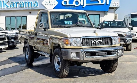 Acheter Import Voiture Toyota Land Cruiser Beige à Import - Dubai, East Mahé Acheter Import Voiture Toyota Land Cruiser Beige à Import - Dubai, East Mahé