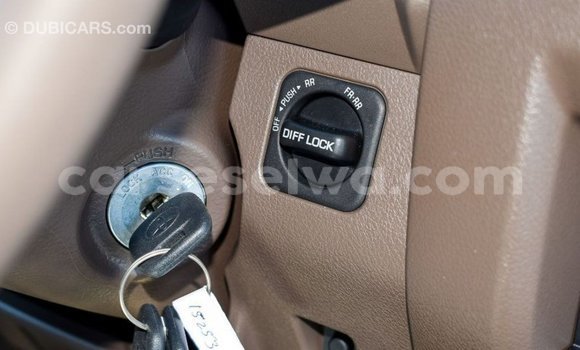 Acheter Import Voiture Toyota Land Cruiser Beige à Import - Dubai, East Mahé Acheter Import Voiture Toyota Land Cruiser Beige à Import - Dubai, East Mahé