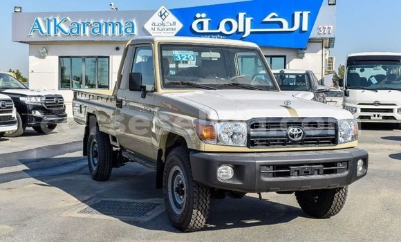 Acheter Import Voiture Toyota Land Cruiser Beige à Import - Dubai, East Mahé Acheter Import Voiture Toyota Land Cruiser Beige à Import - Dubai, East Mahé