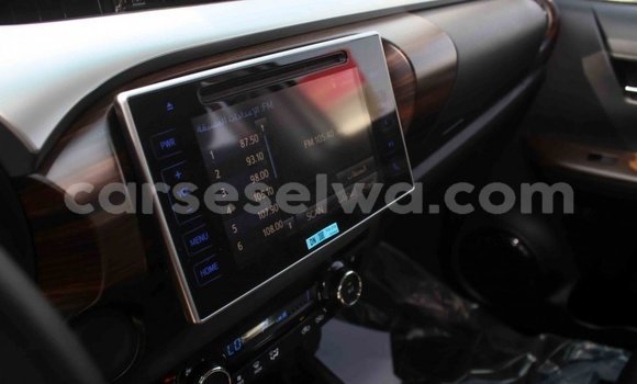 Acheter Import Voiture Toyota Hilux Blanc à Import - Dubai, East Mahé Acheter Import Voiture Toyota Hilux Blanc à Import - Dubai, East Mahé