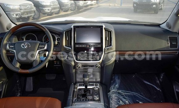 Acheter Import Voiture Toyota Land Cruiser Noir à Import - Dubai, East Mahé Acheter Import Voiture Toyota Land Cruiser Noir à Import - Dubai, East Mahé