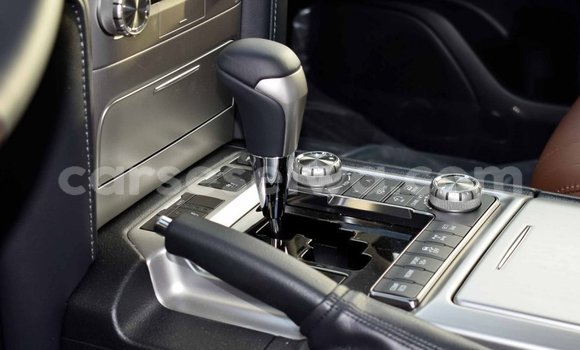 Acheter Import Voiture Toyota Land Cruiser Noir à Import - Dubai, East Mahé Acheter Import Voiture Toyota Land Cruiser Noir à Import - Dubai, East Mahé