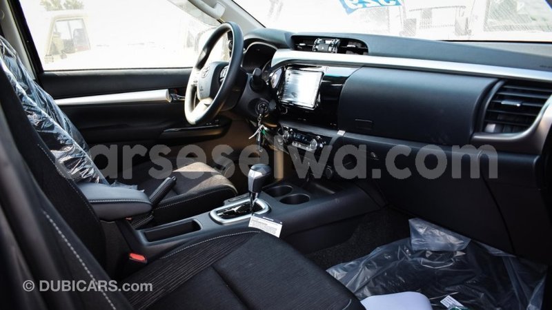 Big with watermark toyota hilux east mahe import dubai 5964