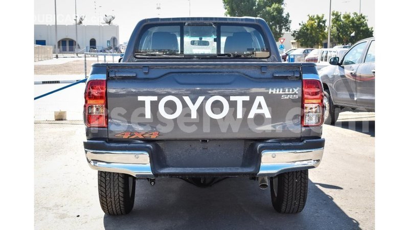Big with watermark toyota hilux east mahe import dubai 5964