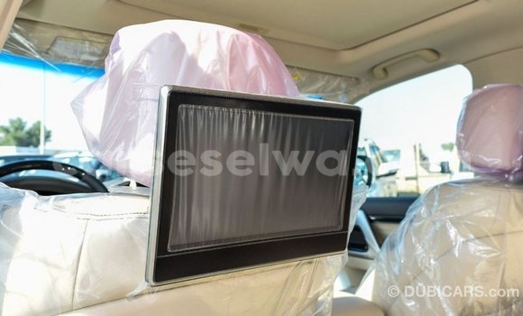 Acheter Import Voiture Toyota Land Cruiser Blanc à Import - Dubai, East Mahé Acheter Import Voiture Toyota Land Cruiser Blanc à Import - Dubai, East Mahé