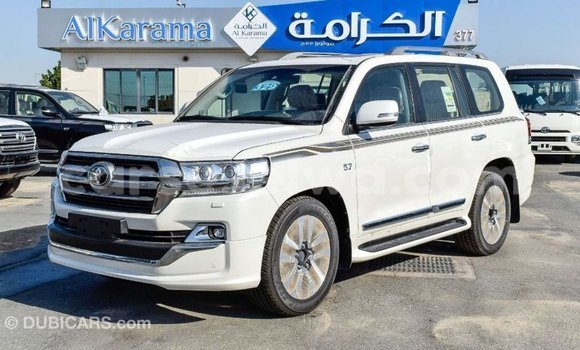 Acheter Import Voiture Toyota Land Cruiser Blanc à Import - Dubai, East Mahé Acheter Import Voiture Toyota Land Cruiser Blanc à Import - Dubai, East Mahé