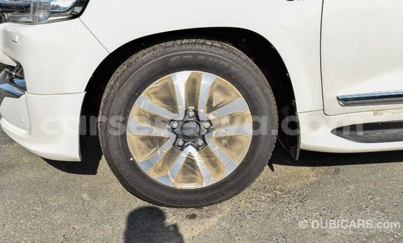 Acheter Import Voiture Toyota Land Cruiser Blanc à Import - Dubai, East Mahé Acheter Import Voiture Toyota Land Cruiser Blanc à Import - Dubai, East Mahé