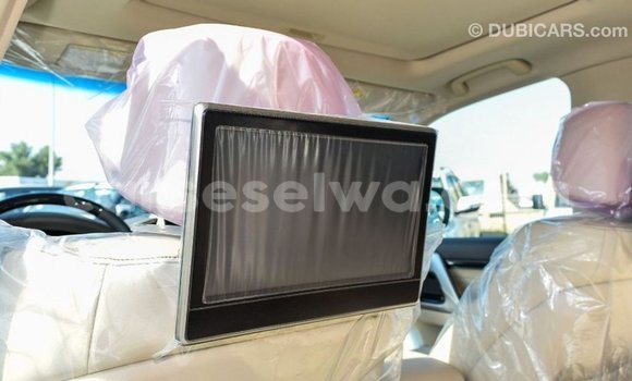 Acheter Import Voiture Toyota Land Cruiser Blanc à Import - Dubai, East Mahé Acheter Import Voiture Toyota Land Cruiser Blanc à Import - Dubai, East Mahé